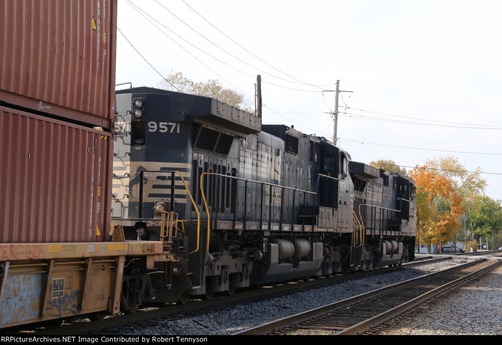NS 9571 on NS 218 Westbound